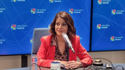 La alcaldesa de Teruel, Emma Buj, en los estudios de Aragón Radio.