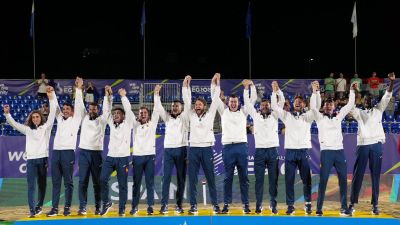 Los jugadores de la selección española, en lo más alto del podio de los Juegos Europeos.