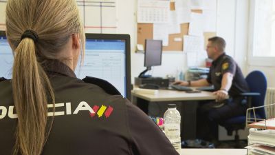 Agentes de Policía Nacional trabajan en la investigación de delitos de Grooming o ciberacoso.