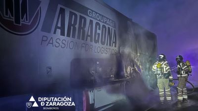 El vehículo se ha incendiado cuando circulaba por la A-2, a la altura de Calatayud. | Diputación de Zaragoza