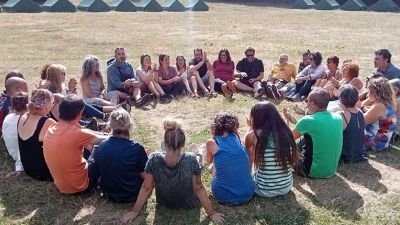 Embosqadas lleva 10 años organizando campamentos para adultos./ Embosqadas.