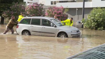 La Policía Local, los Bomberos y los servicios de emergencia han tenido que acudir a distintos puntos de la ciudad para atender las afecciones.