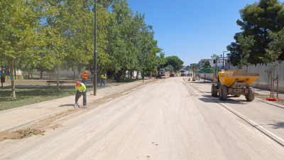 Las brigadas municipales siguen trabajando en las calles del barrio de Puerto Venecia. / Ayto. Zaragoza