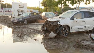 Coches dañados por la riada. / Ayuntamiento de Zaragoza.