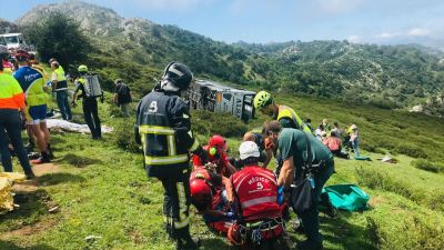 Efectivos del SEPA atienden a los heridos en el lugar del siniestro / SEPA-Europa Press