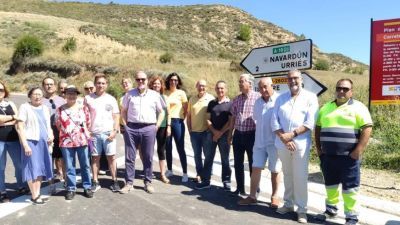 Inauguración de las obras, en el cruce de las dos carreteras afectadas, en Navardún. / DGA