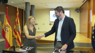 La portavoz del PP en las Cortes, Ana Alós, y el líder de Vox, Alejandro Nolasco, han rubricado el acuerdo sobre las 12:40 de este viernes.