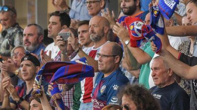 Afición durante un encuentro en El Alcoraz.