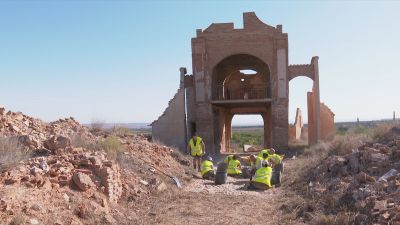 Voluntarios en el campo de trabajo de Belchite.