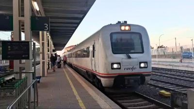 Primer cercanías en unir Zaragoza y Huesca desde el 1 de agosto. / Sonia Cameselle