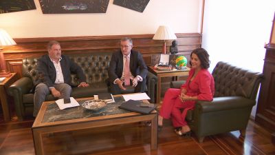 El consejero de Medio Ambiente y Turismo del Gobierno de Aragón, Manuel Blasco, en su visita al Ayuntamiento de Teruel.