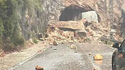 Las lluvias han obligado a cortar la circulación de la TE-V-3350, al quedar afectado el túnel de Beceite.