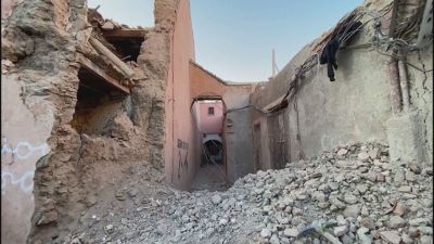 El terremoto ha causado también numerosos daños materiales. / Reuters