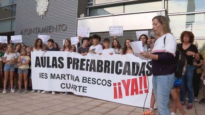 Concentración de familias del IES Martina Bescós de Cuarte de Huerva.