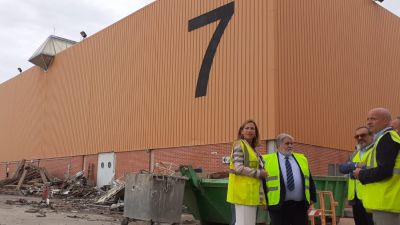 La alcaldesa de Zaragoza, Natalia Chueca, junto al presidente de la Feria de Zaragoza, Manuel Teruel, en la visita de este martes. / Alizia Begué