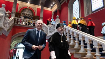 El presidente del Gobierno de Aragón, Jorge Azcón, y el rector de la Universidad de Zaragoza, José Antonio Mayoral, en la inauguración del curso académico. / Gobierno de Aragón
