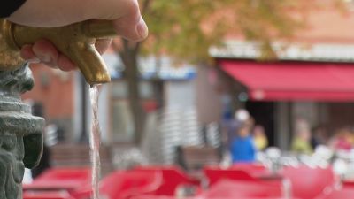 El agua debe pasar una serie de controles y tratamientos antes de llegar al grifo.