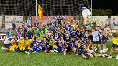 Los jugadores del Ejea celebran el pase a los octavos de final.