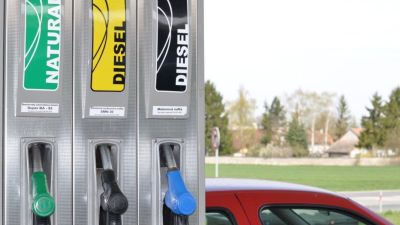 La subida del precio de los carburantes contrasta con la rebaja que registraron en septiembre de 2022.