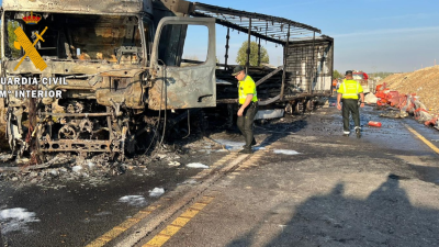 El accidente se ha producido a primera hora de este lunes en la N-232 a la altura de Mallén. / Guardia Civil
