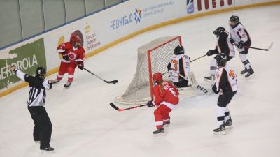 Imagen de un duelo del CH Jaca femenino.
