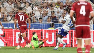 Juanma Bravo, tras batir a Poussin en la primera mitad del encuentro.