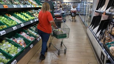 Los alimentos mantienen su crecimiento interanual por encima del 10%. / Europa Press. Fernando Sánchez