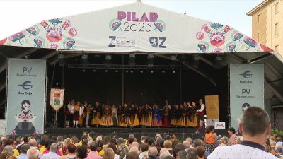 Los actos festivos se han paralizado cinco minutos a las 17:00.