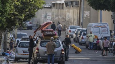 Más de un millón de personas abandonan el norte de Gaza. / EFE