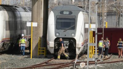 Policía, bomberos y la UME, trabajan en la zona donde se ha encontrado el cuerpo. / Europa Press