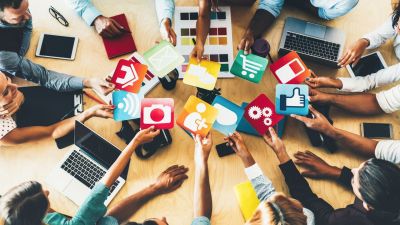 El auge de las redes sociales ha afectado a la relación de los empleados con sus empresas. / Canva
