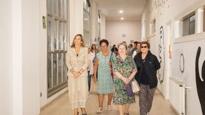 La alcaldesa, Natalia Chueca, durante una visita este jueves al antiguo instituto Luis Buñuel. / Daniel Marcos-Ayuntamiento de Zaragoza