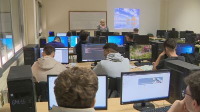 Las comunidades aseguran que existe una carencia de estos docentes en toda España.