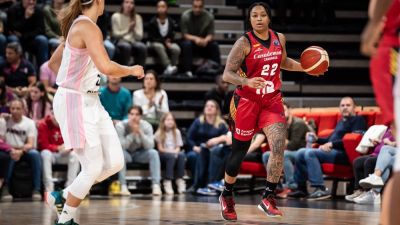 Tanaya Atkinson con el balón. Foto: Euroleague Women