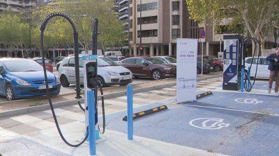 Los nuevos puntos de recarga públicos instalados en camino de Las Torres.