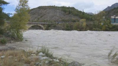 El río Cinca ha superado los cuatro metros y ha multiplicado su caudal por 30.