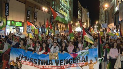 Miles de personas han salido a la calle en Zaragoza para decir basta a los ataques.