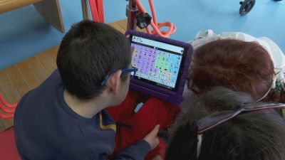El dispositivo permite al alumnado comunicarse por otras vías.
