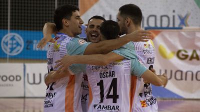 Los jugadores del Wanapix AD Sala 10 celebran un gol en la última jornada.