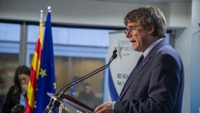 Carles Puigdemont durante la rueda de prensa para explicar el acuerdo entre PSOE y Junts para la investidura. / Europa Press