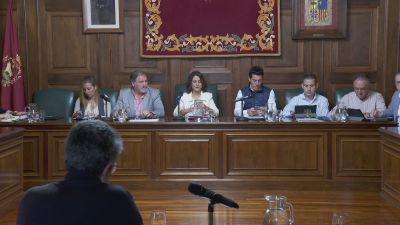 Sesión plenaria en el ayuntamiento de Teruel.