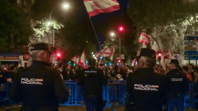 manifestación contra la amnistía frente a la sede del PSOE en Madrid el sábado. / Europa Press