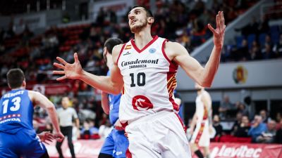 Dejan Kravic se lamenta tras una acción del encuentro.