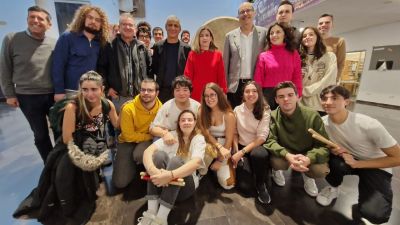 La consejera de Educación ha sido recibida por los alumnos del conservatorio. Al finalizar la presentación de la agenda de conciertos, ha habido un 'flashmob'. / Gobierno de Aragón