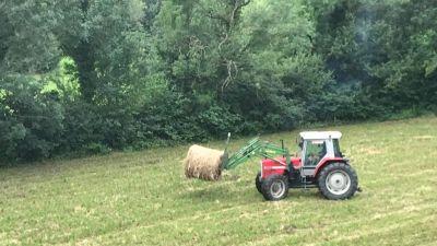 Un tractor realizando labores agrícolas./ Europa Press