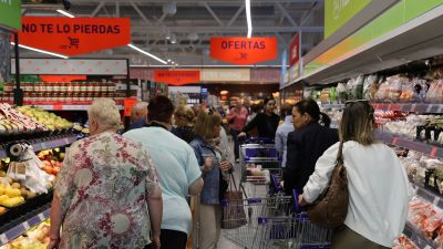 Imagen de archivo de un supermercado en anteriores campañas de recogida de alimentos. / Europa Press