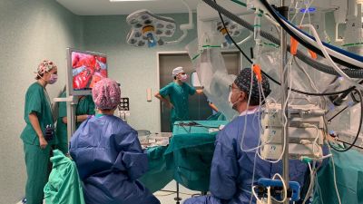 Un equipo de Ginecología del Servet opera por primera vez a una paciente con cirugía robótica.