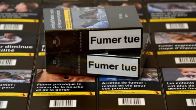 Francia elevará a 12 euros el precio de la cajetilla de tabaco y ampliará los lugares sin humo. / Europa Press
