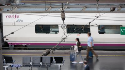 Billetes de tren a 20 euros para viajar de Zaragoza a Barcelona esta navidad./ Europa Press.