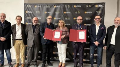 La consejera de Presidencia, Interior y Cultura del Gobierno de Aragón, Tomasa Hernández, ha entregado los premios a mejor libro editado en 2022 y a la trayectoria profesional. / Gobierno de Aragón.